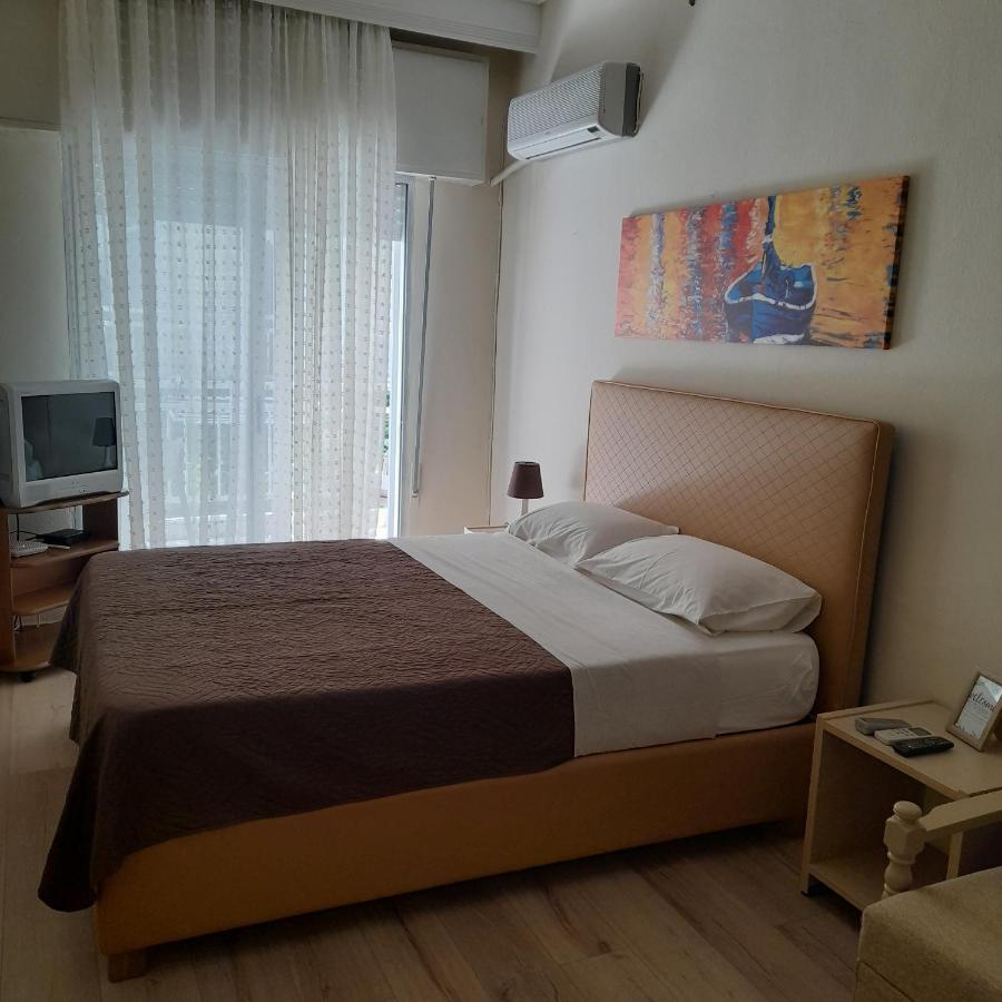 Zefi'S Apartment เนอาเปรามอส ภายนอก รูปภาพ