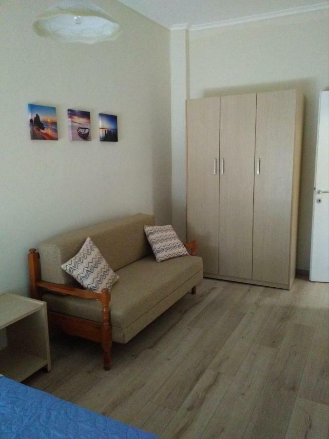 Zefi'S Apartment เนอาเปรามอส ภายนอก รูปภาพ