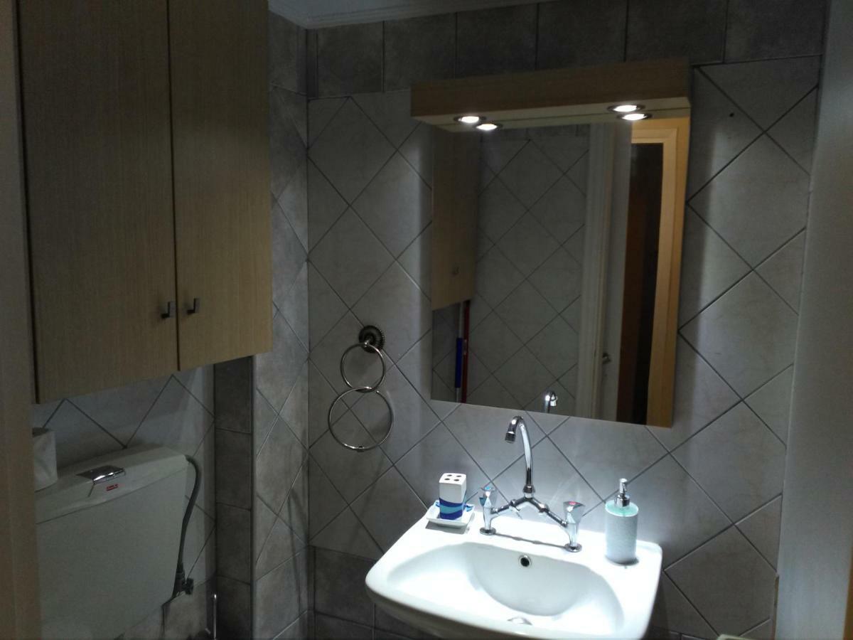 Zefi'S Apartment เนอาเปรามอส ภายนอก รูปภาพ